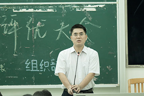 党委副书记黄石胜出席大会