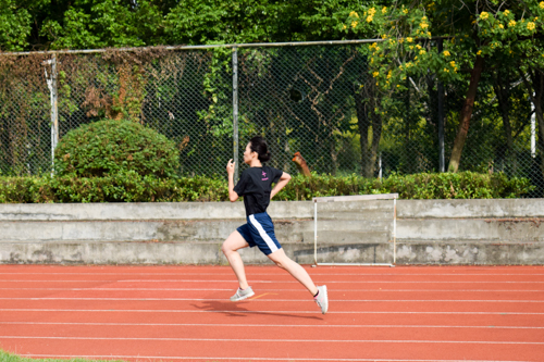 女子400m进行中